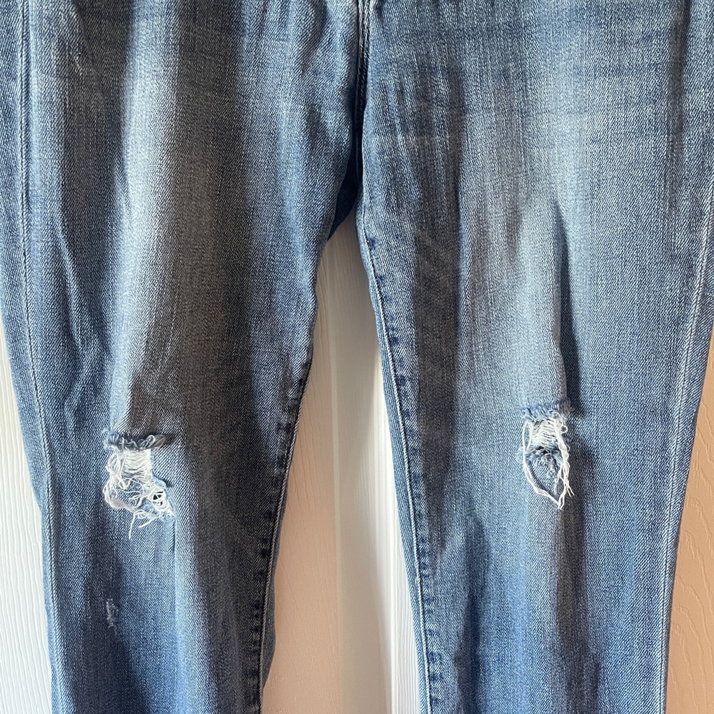 Kut from the Kloth Frayed Hem Cropped Jeans in Blue - Picture 6 of 9
